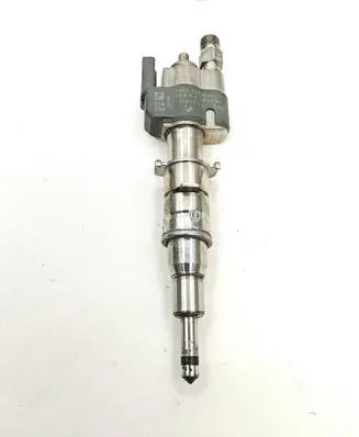 BMW 1 E81 E87 Fuel injector 7589048 10181010