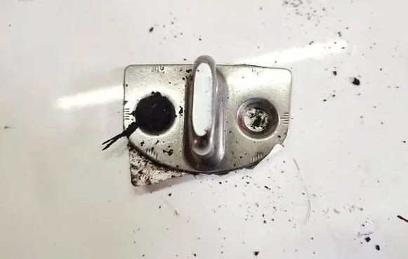 Skoda Fabia Mk1 (6Y) Front door lock loop/hook striker 