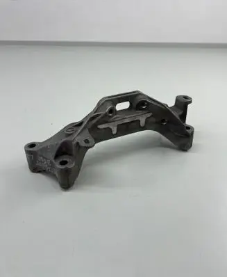 Peugeot 3008 II Engine mounting bracket 9813582980