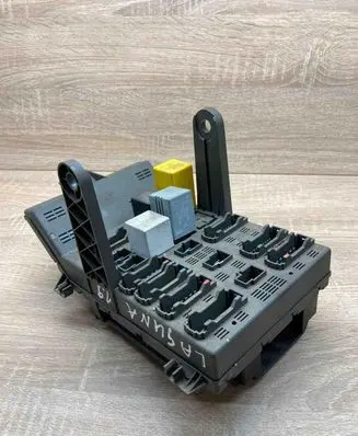Renault Laguna I Fuse module 7700821586