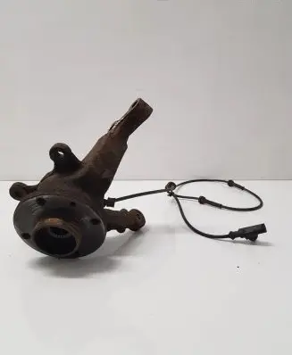 Nissan Note (E11) Front wheel hub spindle knuckle