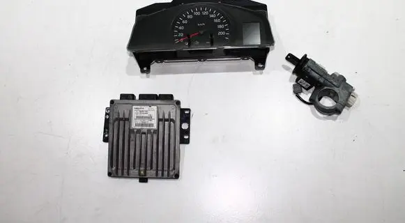 Nissan NV200 Engine ECU kit and lock set 8200911560