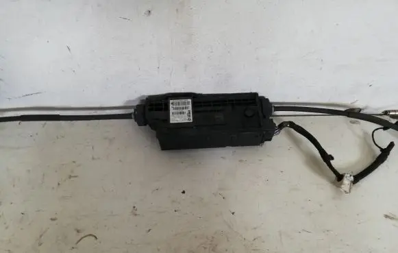 BMW X5 F15 Hand brake control module 6882007