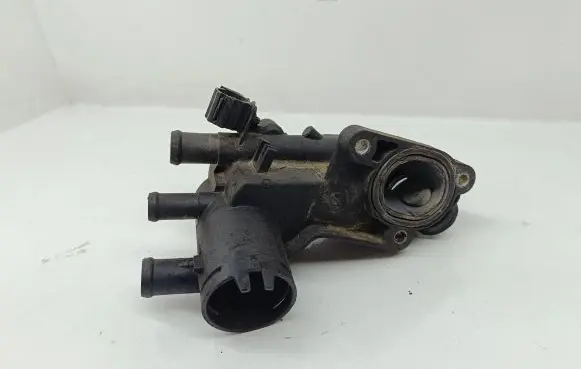 Volkswagen Golf V Engine coolant pipe/hose 032121111