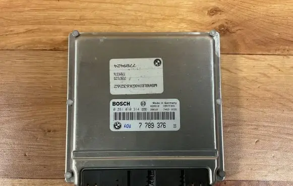 BMW 5 E39 Engine control unit/module 7789376 28RTF091 0281010314