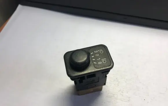 Nissan Serena Headlight level height control switch