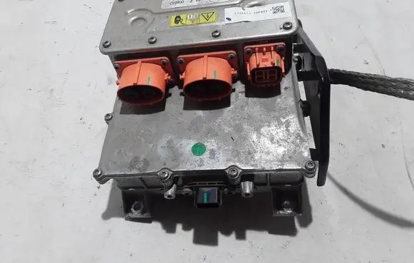 Voltage converter inverter