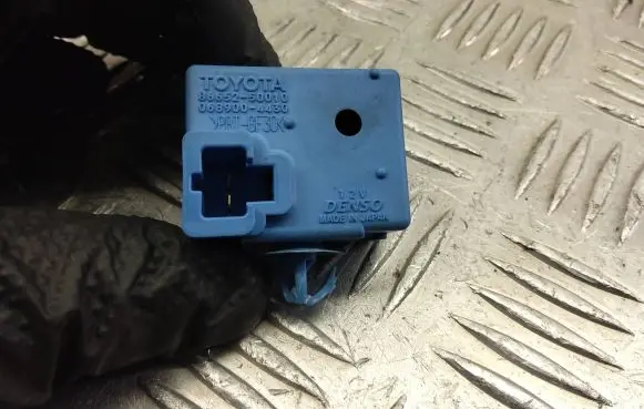 Toyota C-HR I Horn buzzer relay 86652-50010
