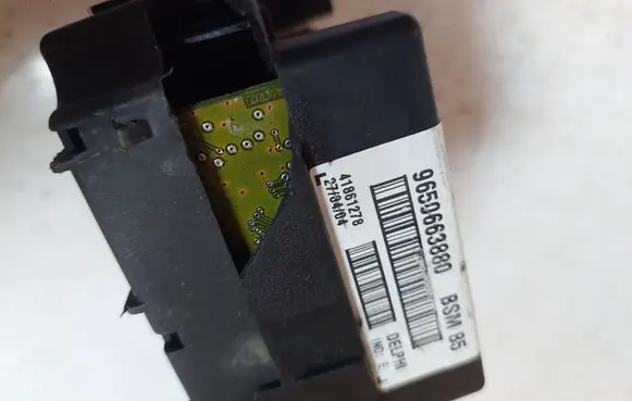 Peugeot 307 Fuse module 9650663880 41861278