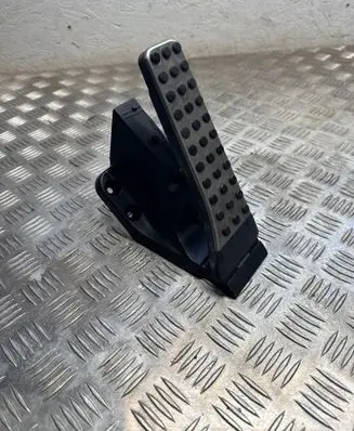 Mercedes-Benz GLC C253 Accelerator throttle pedal A2533000104