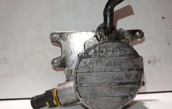 Opel Astra G Vacuum pump 0252738