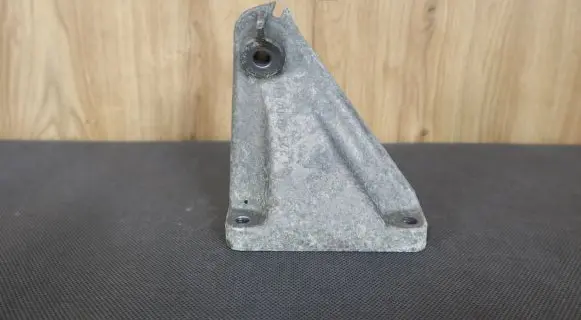 Mercedes-Benz SLK R170 Engine mounting bracket 1112231904 A1112231904