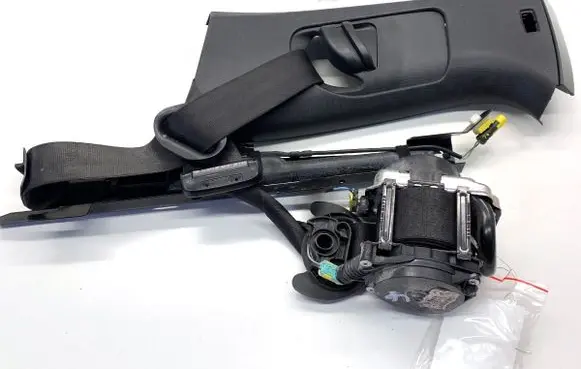 Volkswagen Golf VII Front seatbelt 