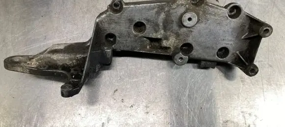 Volvo V70 Engine mounting bracket 9497106