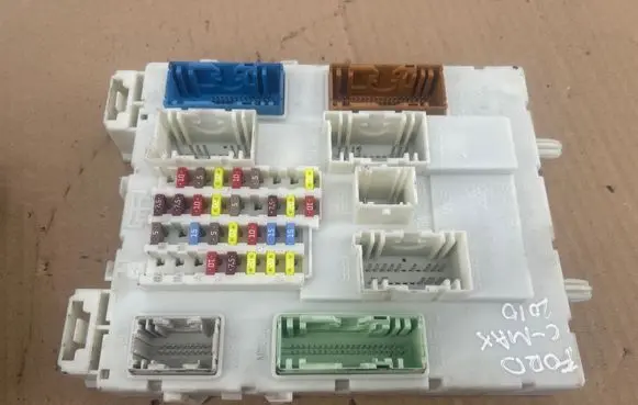 Ford C-MAX I Fuse module 010012 000084 30S50R112P00