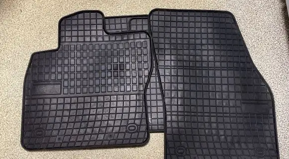 Volkswagen Touran III Front floor carpet liner 546993