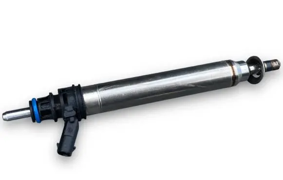 Mercedes-Benz C AMG W205 Fuel injector A2560705600