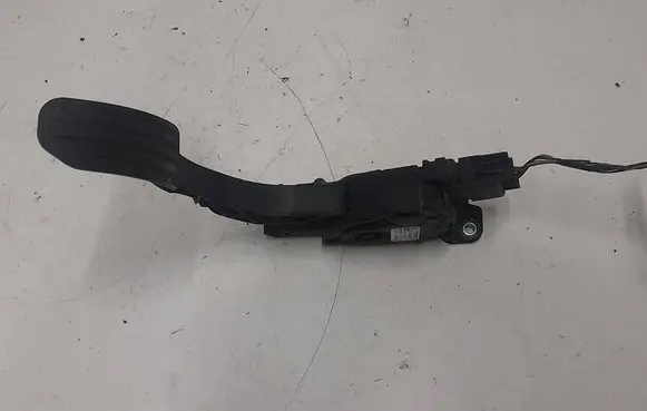 Volvo V70 Accelerator throttle pedal C95YE03 6PV01083401 31329058