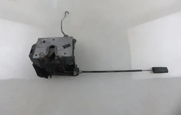 Opel Corsa C Front door lock 24434882
