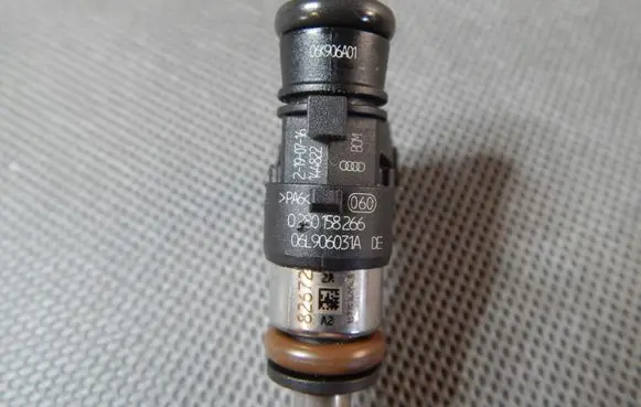 Volkswagen Arteon Fuel injector 06L906031A