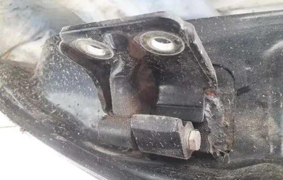 Alfa Romeo 156 Rear door lower hinge