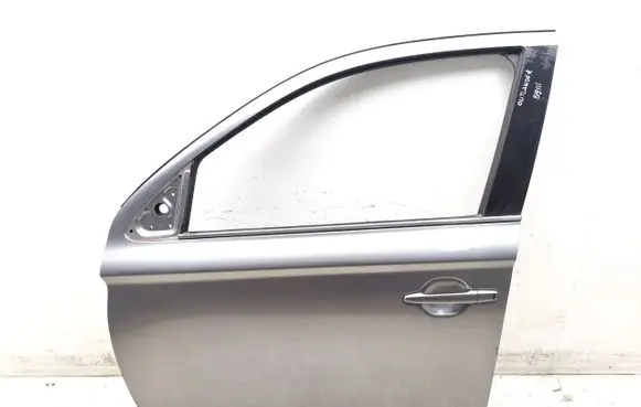 Mitsubishi Outlander Front door