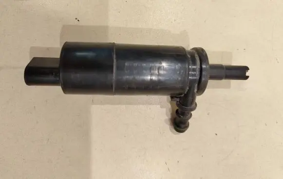 Volkswagen PASSAT CC Headlight washer pump 3B7955681