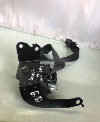 Nissan Juke II F16 Rear seatbelt 651501700b