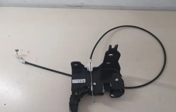 Mercedes-Benz CLS C218 X218 Seat back rest lock catch A2189200072