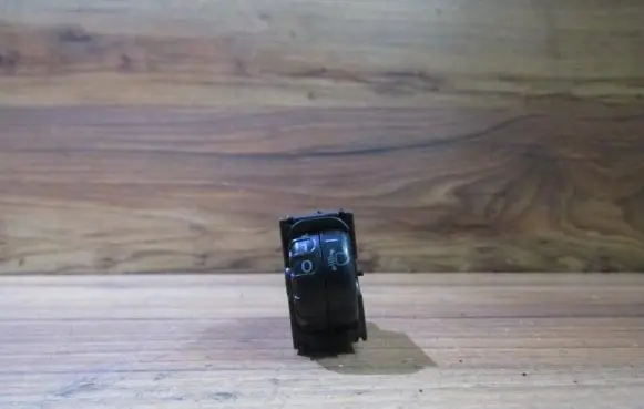 Toyota Yaris Headlight level height control switch