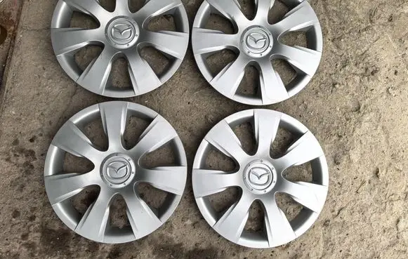 Mazda 2 R14 wheel hub/cap/trim D65137170
