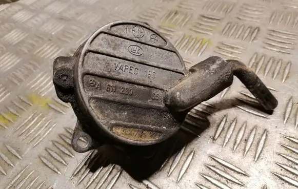 Mercedes-Benz CLK A209 C209 Vacuum pump 6112300065