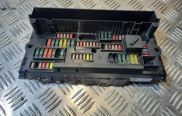 BMW 5 F10 F11 Fuse module 9210861
