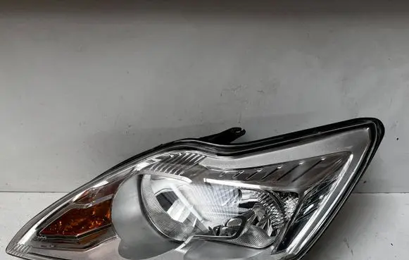 Ford Focus Headlight/headlamp 8M5113W030AG