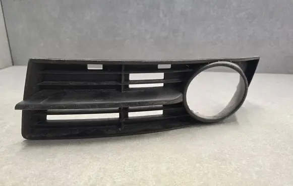 Volkswagen Touran II Front bumper lower grill 1T0853665A