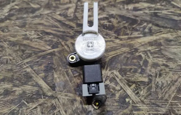 Chevrolet Orlando Brake pedal sensor switch 10366474