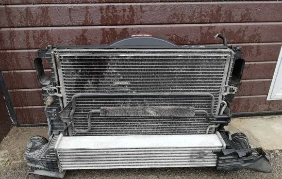 Mercedes-Benz CLS C219 Coolant radiator A2115003402