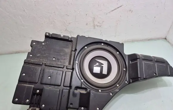 Mitsubishi Pajero Subwoofer speaker 8720A031