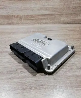 Volkswagen PASSAT B5 Engine control unit/module ECU 06A906032FQ 0261207366
