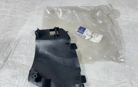 Mercedes-Benz B W246 W242 Rear bumper mounting bracket A2468850514 17749706