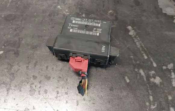BMW 3 E46 Gateway control module 1K0907530C 1K0907951