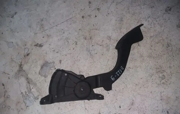 Volvo V50 Accelerator throttle pedal 00864101