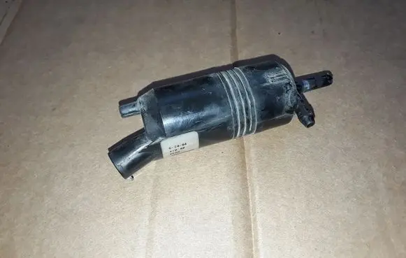 Cadillac SRX Windscreen/windshield washer pump 24002996 62404