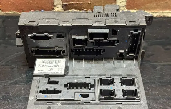 Mercedes-Benz E W211 Fuse module 2115453001