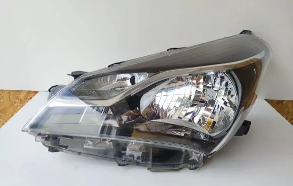 Toyota Yaris Headlight/headlamp