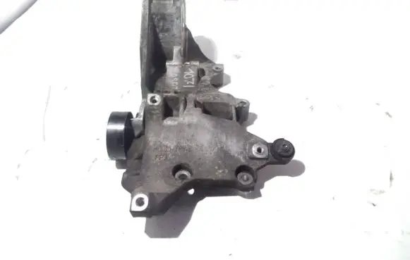Volkswagen PASSAT B6 Generator/alternator bracket 03L903143K