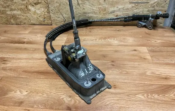 Volkswagen PASSAT B6 Gear shifter/selector 1K0711091A 3C0711049