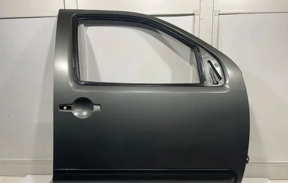 Nissan Pathfinder R51 Front door