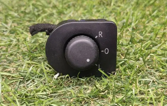 Volkswagen Golf IV Wing mirror switch 1J2959565D