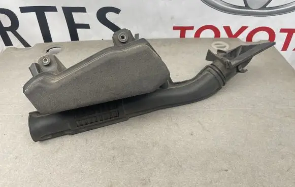 Toyota Prius (XW30) Intake resonator 1775037060